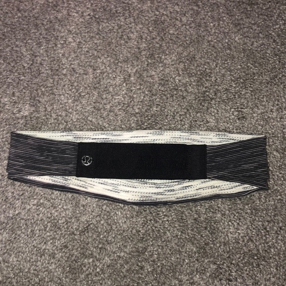 lululemon athletica Accessories - Lululemon “Fringe Fighter” Headband
